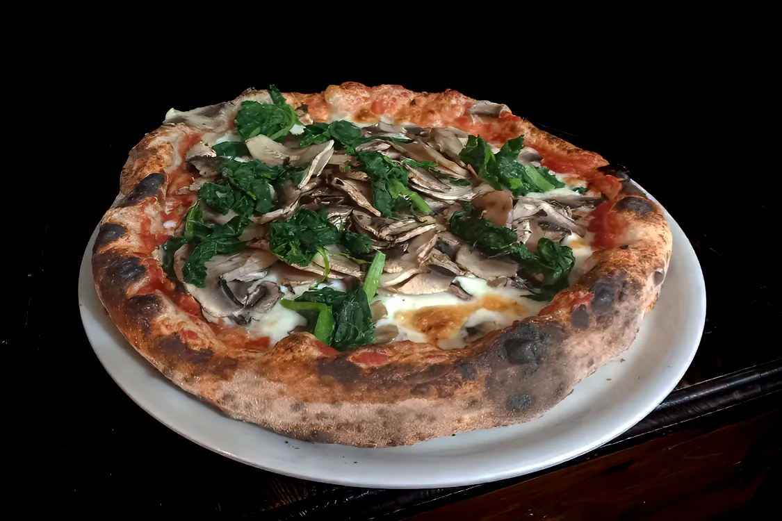 Pizza Vegetariana a Misilmeri con melanzane spinaci e funghi Pizzeria Alla Botte