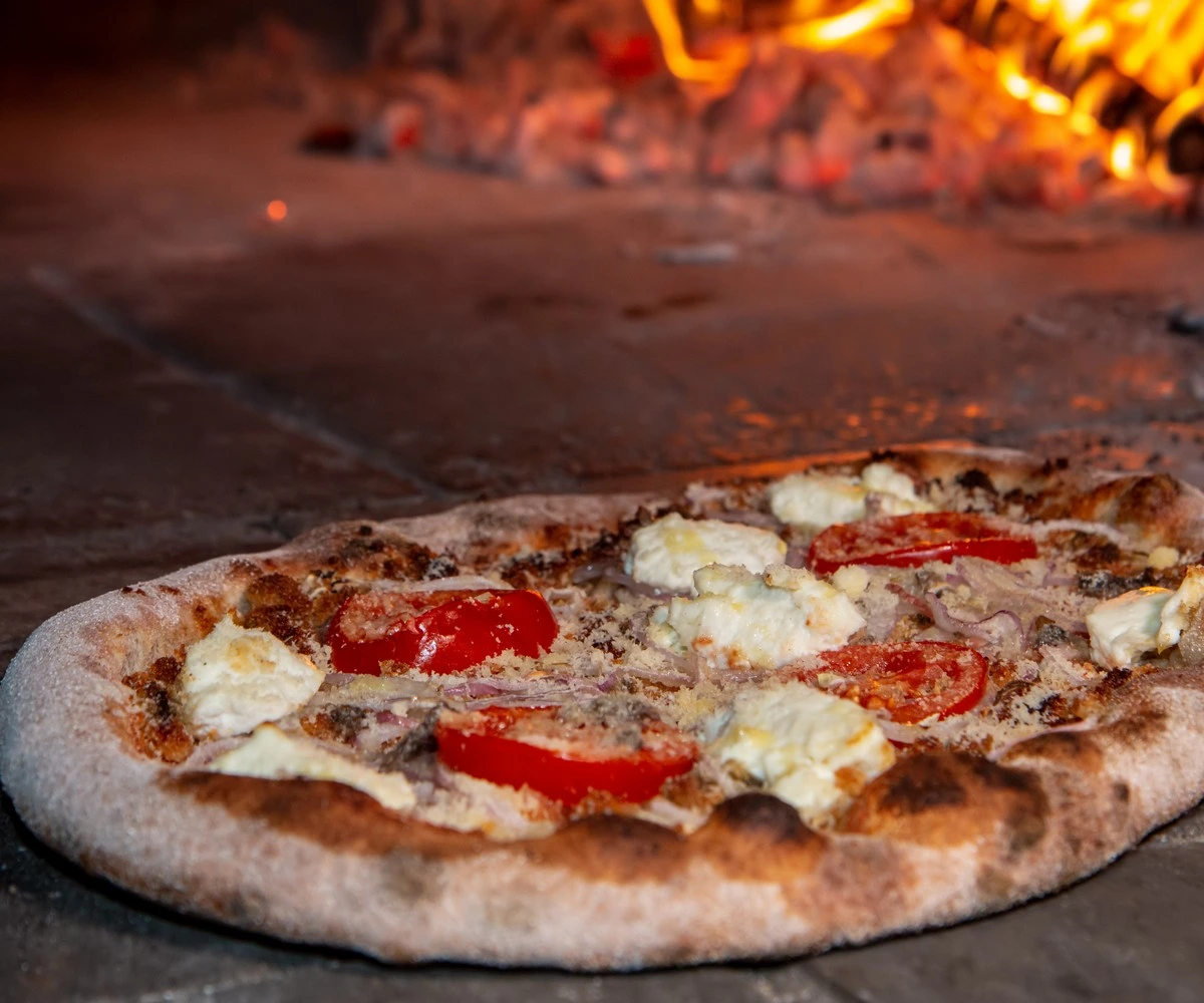 Pizza Wup a Misilmeri con mollica e caciocavallo - Pizzeria Alla Botte